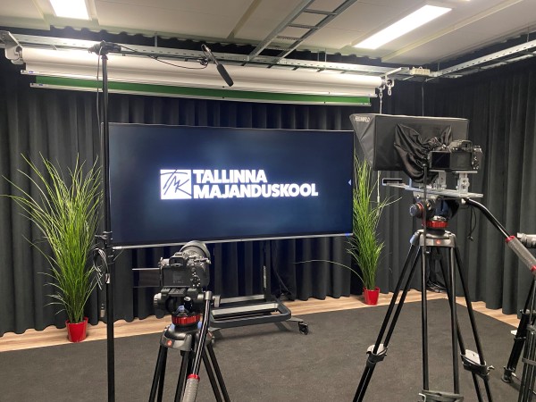 Interaktīvais ekrāns i3TOUCH ULTRA ar sienas stiprinājumu - Tallinas Ekonomikas skola